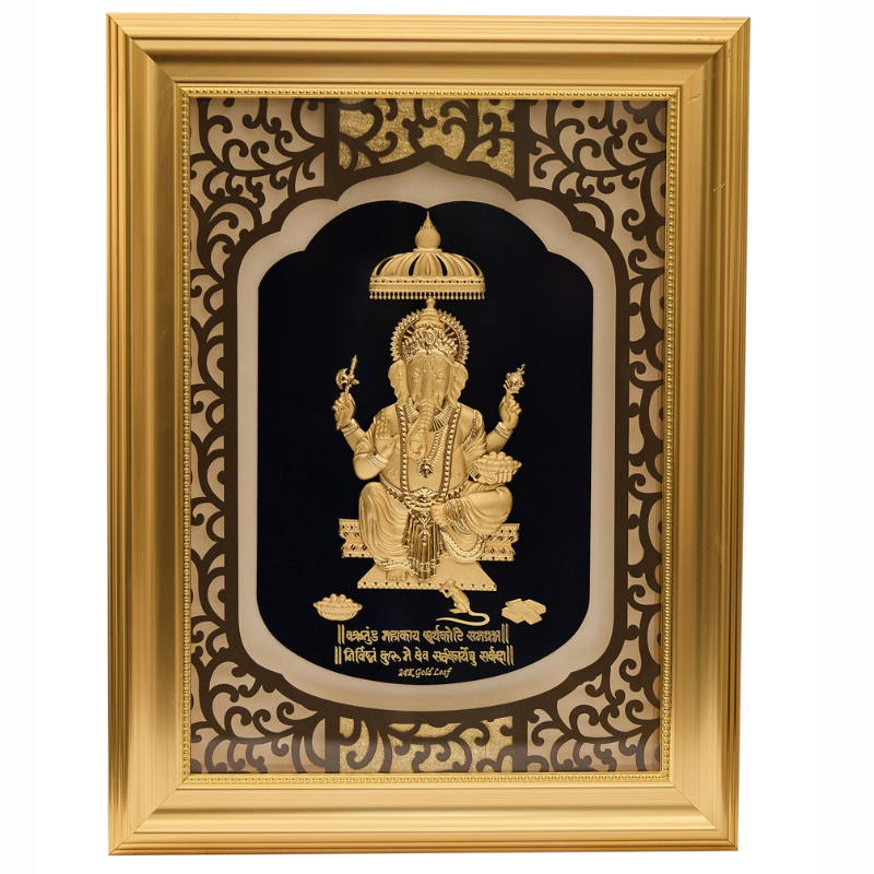 Red and Gold Minimalist Happy Navratri Greeting Instagram Story (800 x 800 px)